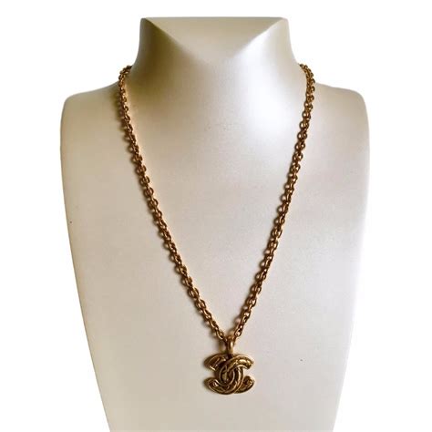 collier chanel oro